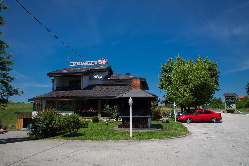 Restaurant Rooms Pino Слуни Екстериор снимка