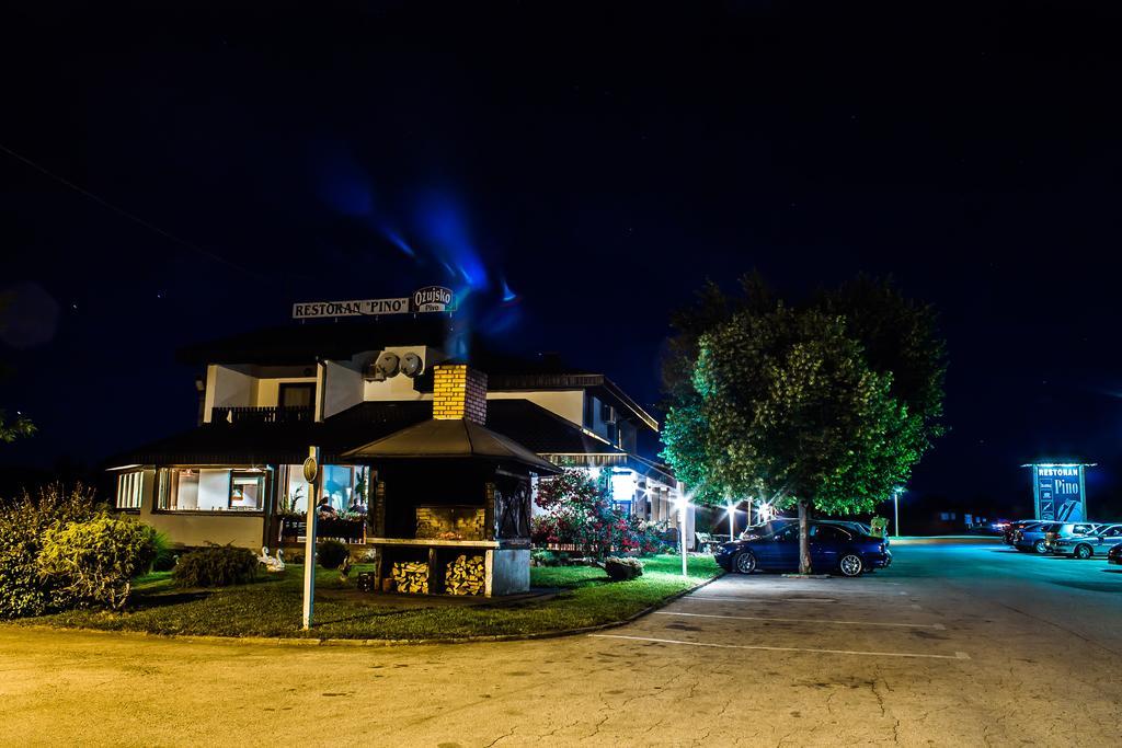 Restaurant Rooms Pino Слуни Екстериор снимка