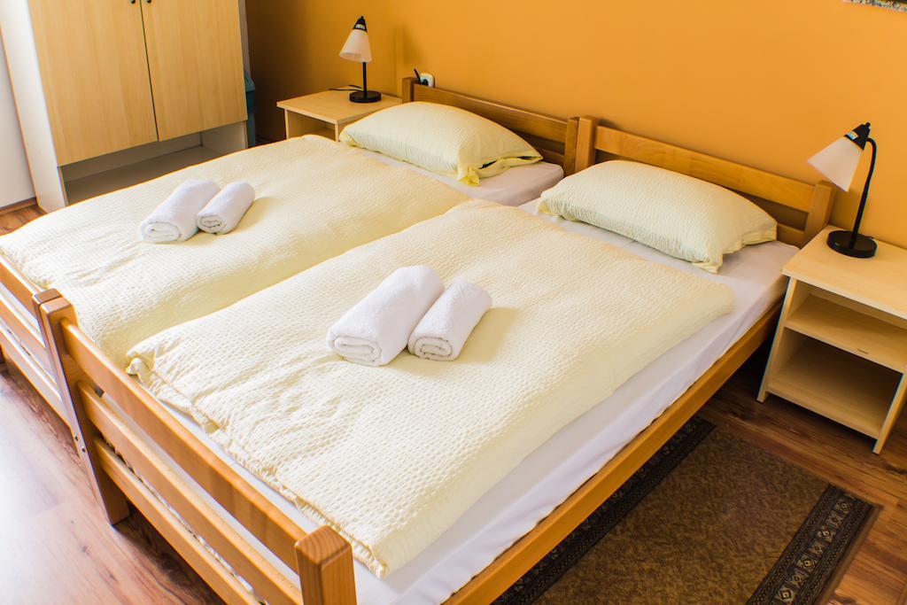 Restaurant Rooms Pino Слуни Стая снимка