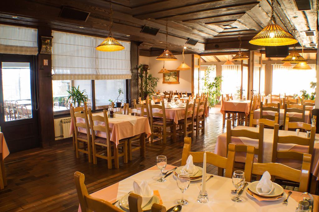 Restaurant Rooms Pino Слуни Екстериор снимка
