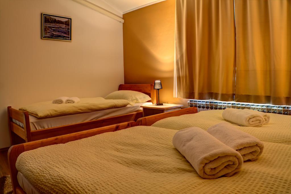 Restaurant Rooms Pino Слуни Стая снимка
