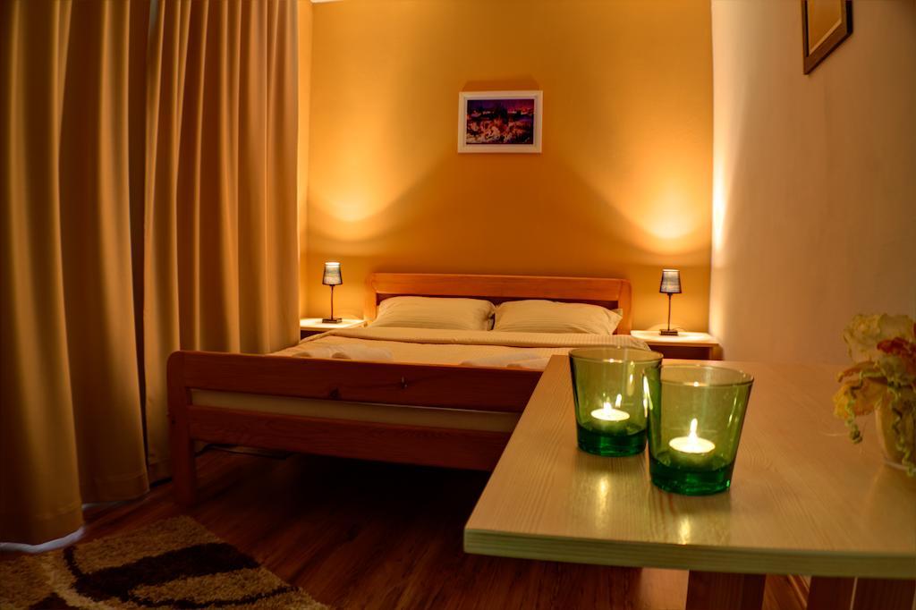 Restaurant Rooms Pino Слуни Стая снимка